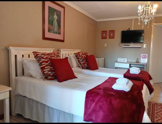 7 BEDROOM HOUSE FOR SALE IN NOORDRAND